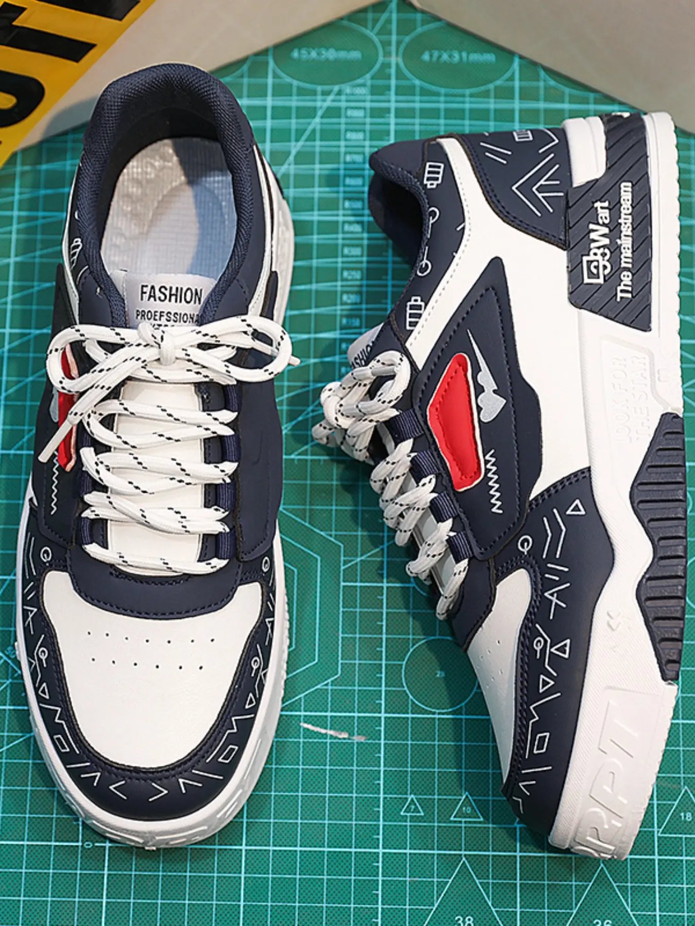 Unisex Beige & Blue Color Block Paisley Skate Shoes Thick Sole Height-Increasing Breathable Mesh Upper For Daily Street Wear Trendy Shoes