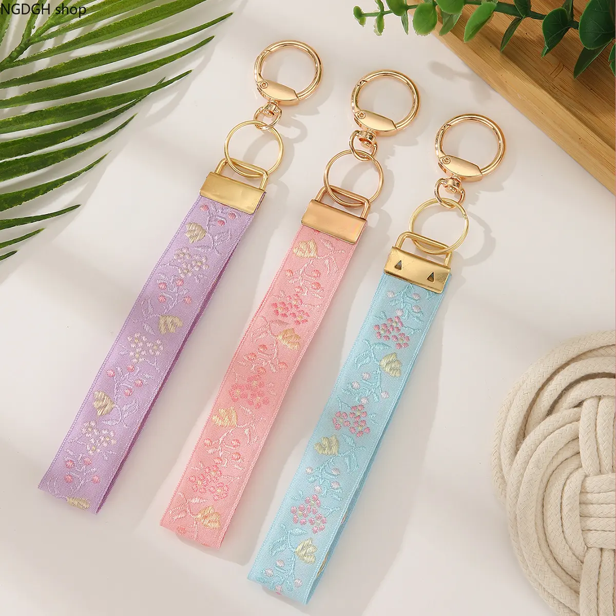 PastelFloralEmbroideredKeyWristletStrap,RetroSakuraFlowerFabricKeyChain,DurableMetalClaspKeyLanyard,BohoBagDecorGiftforTeenWomenBirthday&EverydayUse
