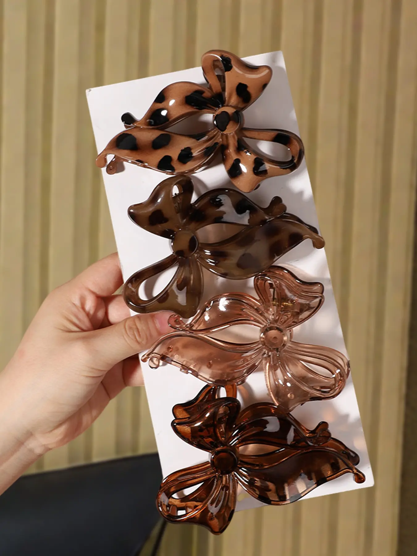 Elegant 4Pcs Tortoise Ribbon Hair Claw Clips Set, Non-Slip Bow Large Hair Clamps for Women, Aesthetic Mother's Day Gift Hair Accessories, Retro Leopard Print Styling Tools for Thick Hair.