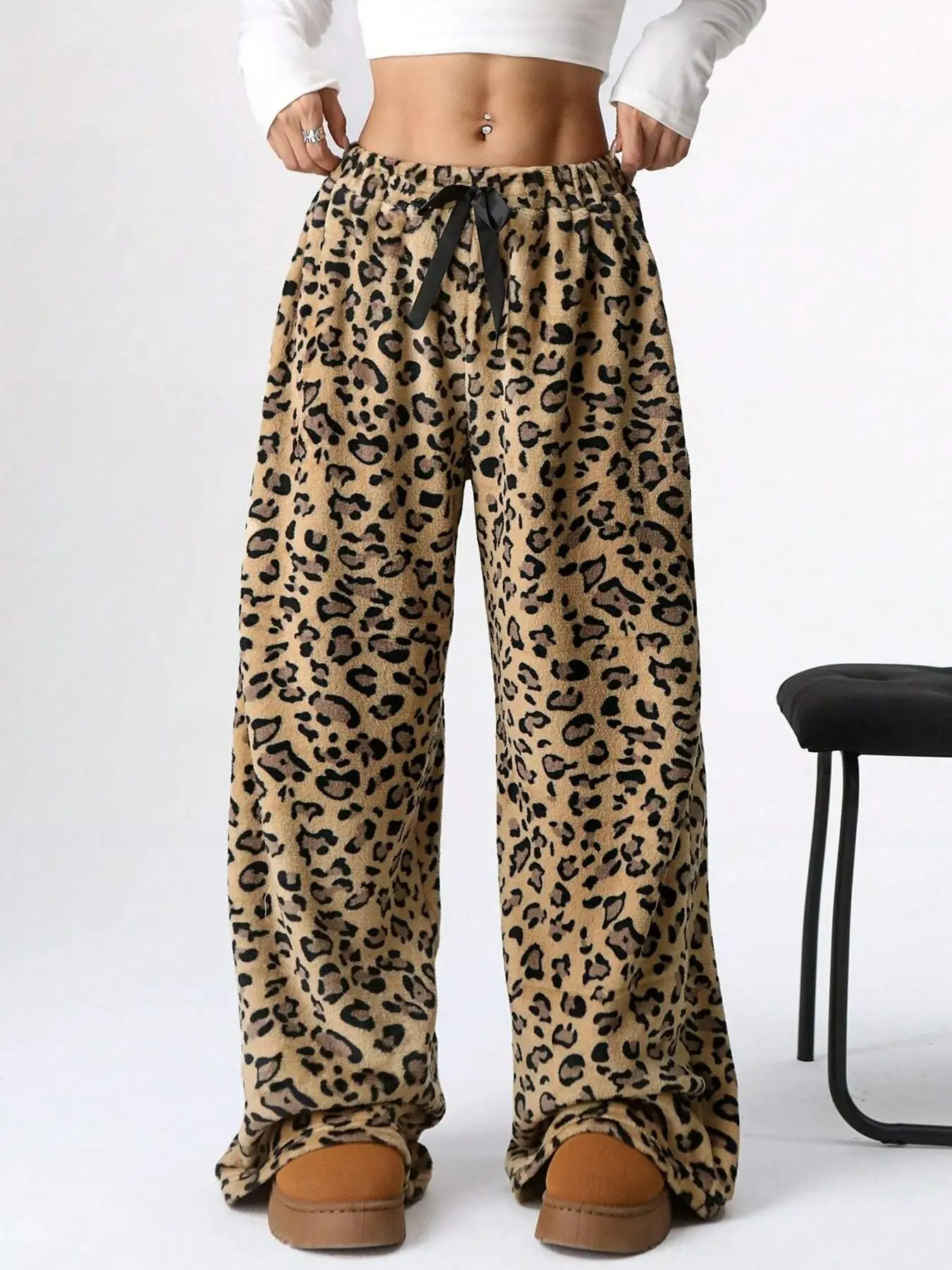 Unisex Leopard Print Sweatpants, Flannel Lined Warm Streetwear, Cool Hip-Hop Dance Style, Youth Fashion Casual Sportswear, Athletic Casual Pants