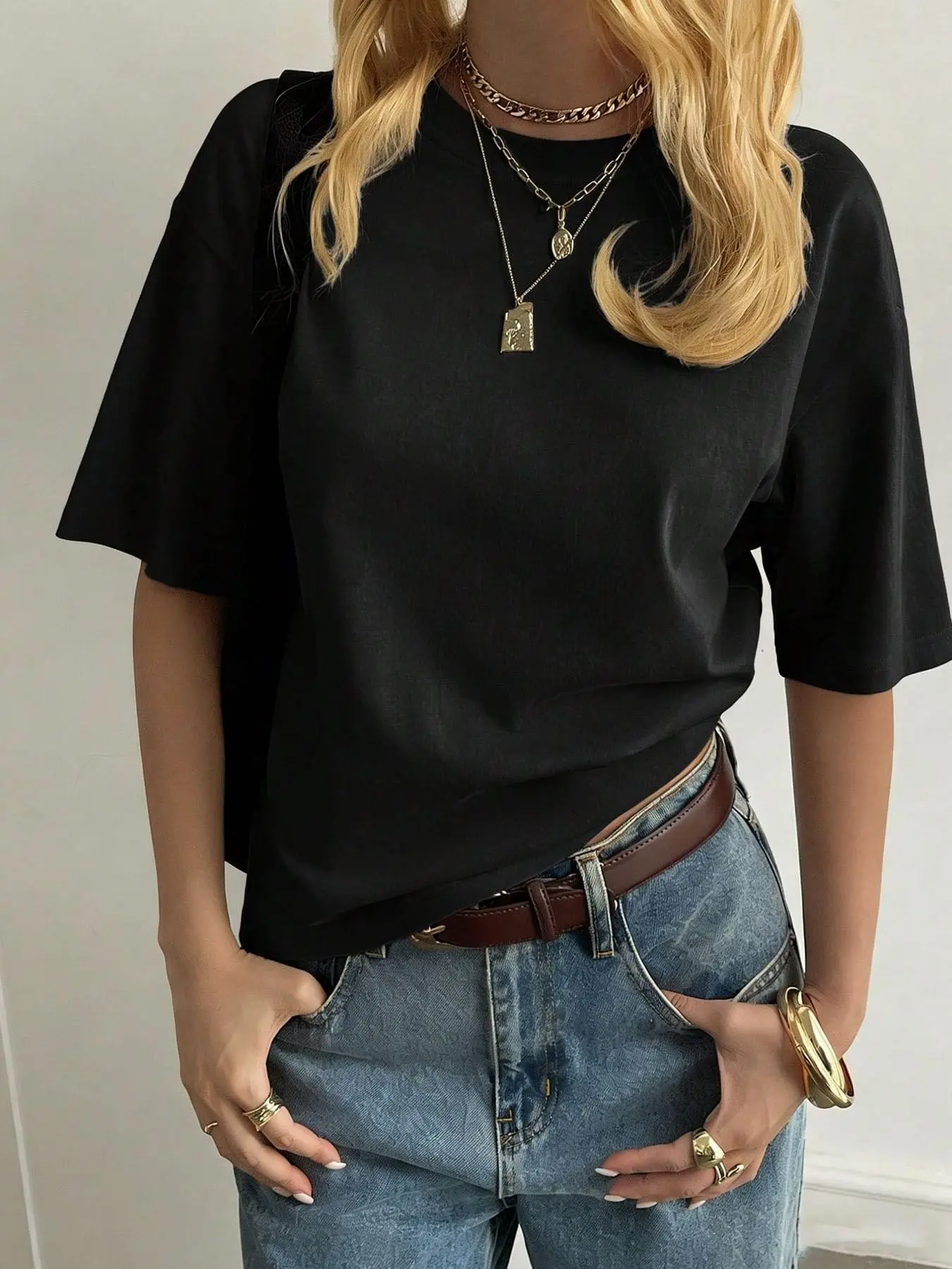 Women's Plain Round Neck T-Shirt, Slim Fit Casual Top, Ideal for Daily Wear, Comfortable and Stylish Basic Tee, Minimalist