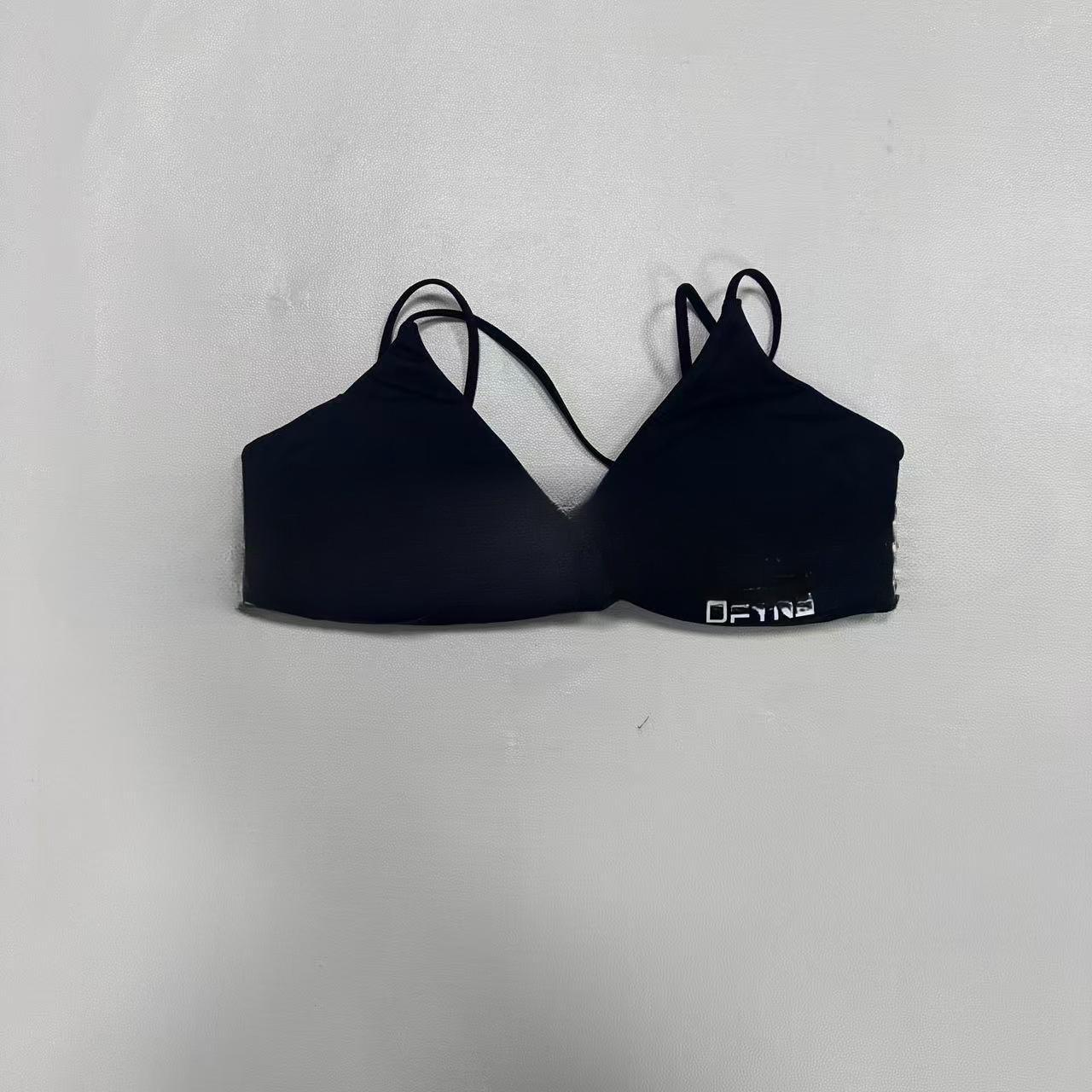 DFYNE's knotted sports bra looks amazing as outerwear! Seamless, matte fabric, padded yoga straps, perfect for both workouts and everyday wear.