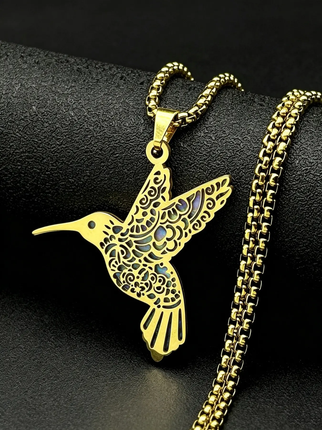 Hollow Hummingbird Imitation Abalone Shell Pendant Necklaces for Women Men Stainless Steel Gold Silver Color Bird Chain Jewelry