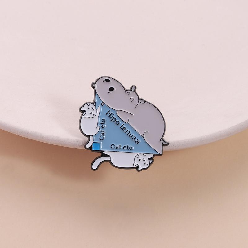 Spanish Animal Triangle Edge Pun Enamel Pins Cartoon Hipo tenusa Cat eto Brooches Bag Lapel Badge Jewelry Students Teachers Gift