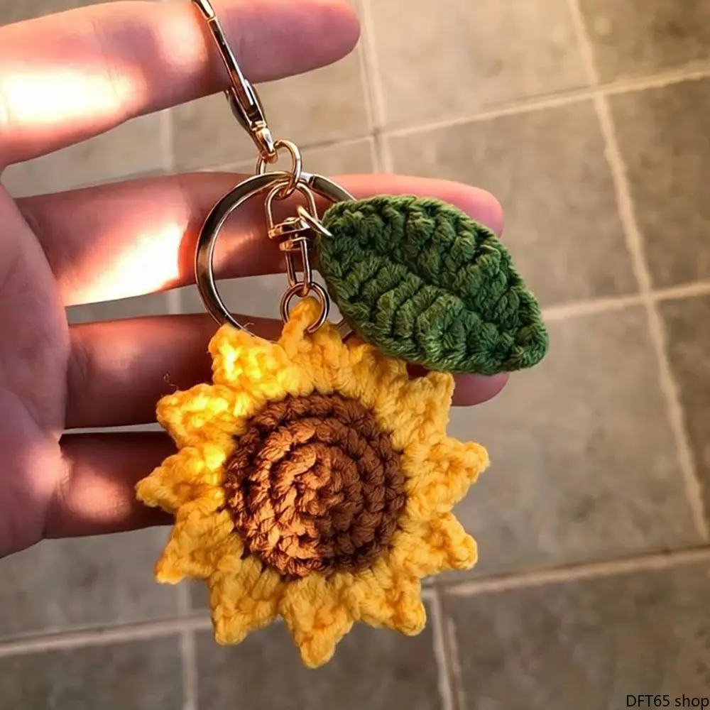 Sunflower-and-Leaf Shaped Decorative Keychain, Smooth Polished Synthetic Frame, Compact Lightweight Sturdy Split Ring Backpack Accessory, Portable DIY Bag Accessory for Students