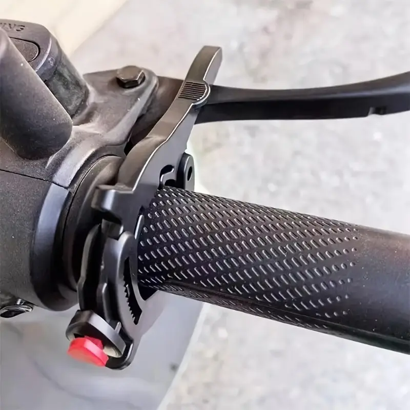 1pc Easy-to-install Motorcycle Cruise Control Clip, Waterproof Sunscreen Accelerator Assistant