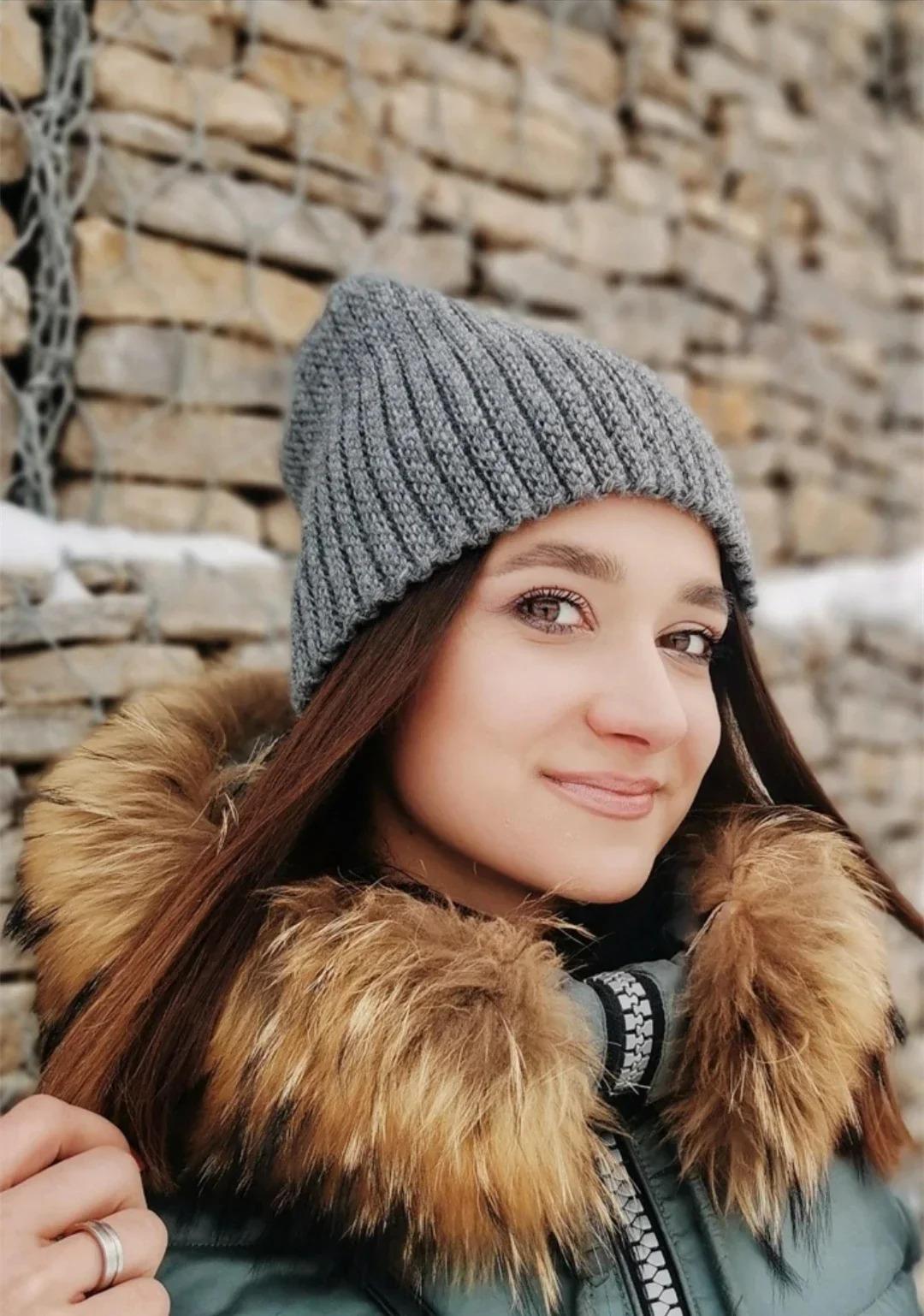 Hot Sale Women Hat Kpop Style Autumn /Winter Hat Soft Beanie Hats For Women Leisure Back Split Teens Ponytail Knitted Cap