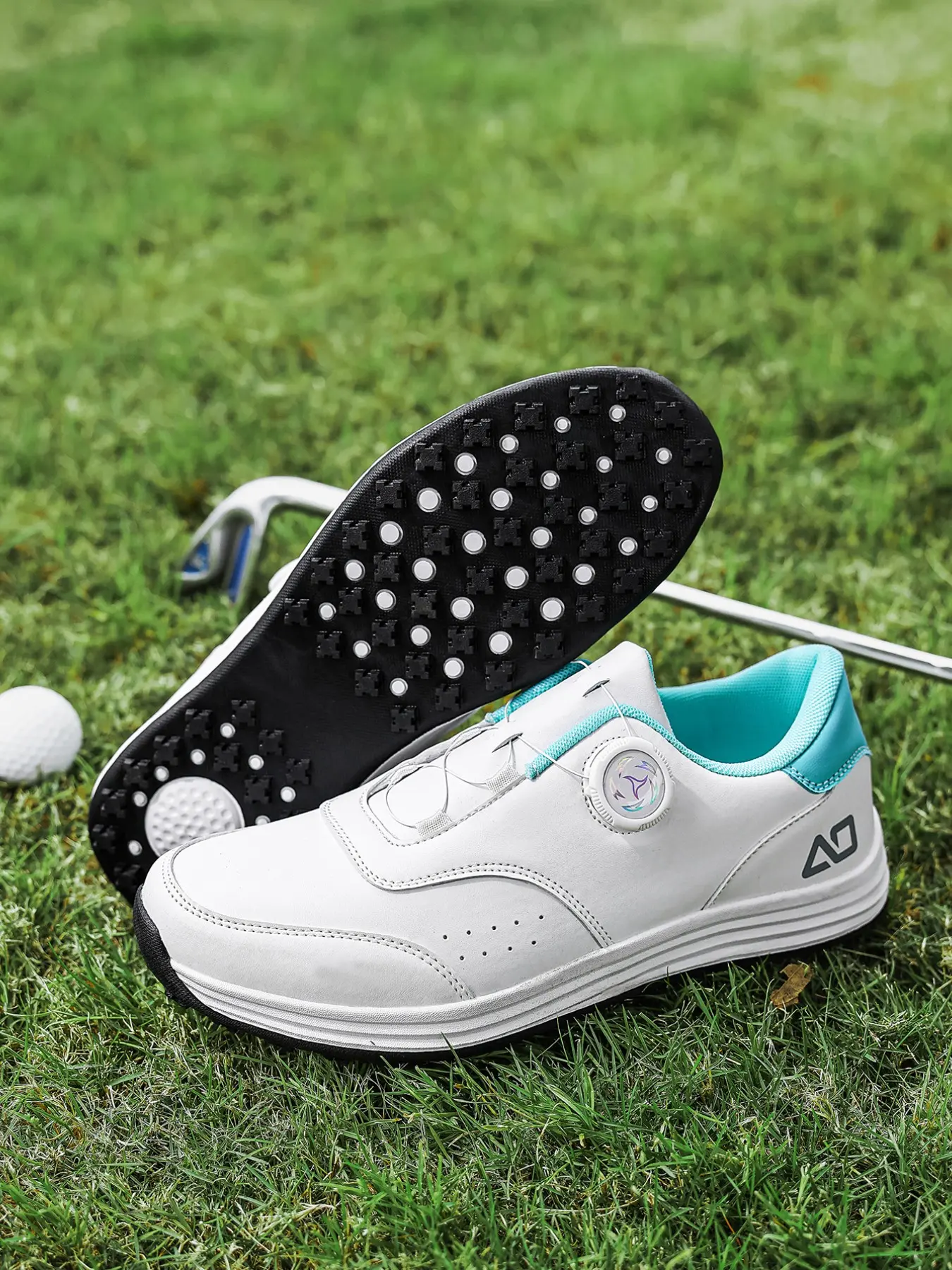 New Unisex Fashion Golf Shoes, Minimalist Solid Color Waterproof Upper, Stylish Casual Sneakers. Equipped with rotary buckle, thickened anti-slip sole, versatile white sneakers, trendy outdoor walking casual footwear for young men.