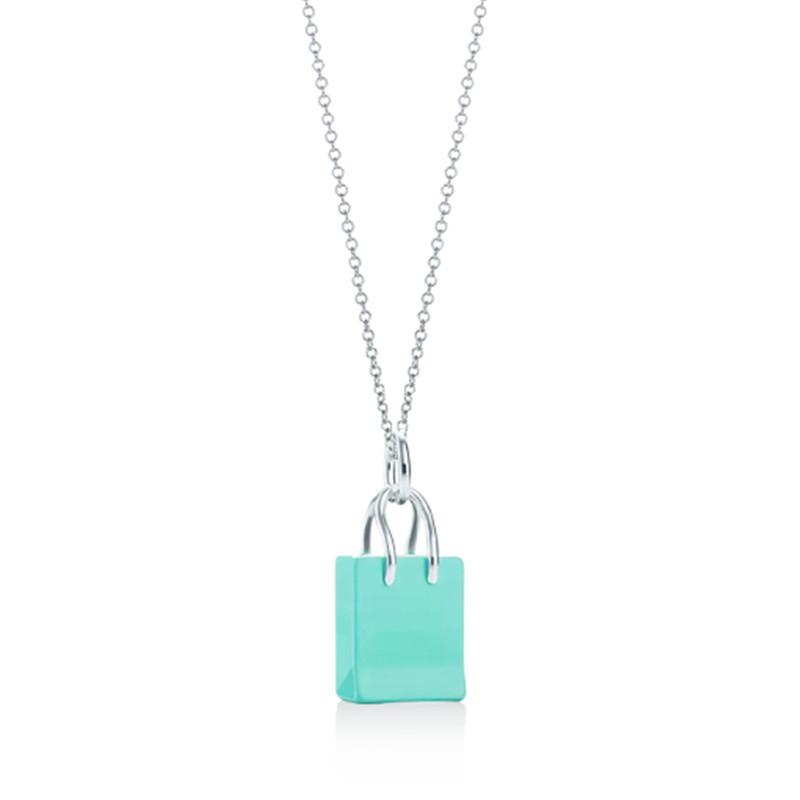 A classic and understated luxury handbag necklace for women, a versatile and elegant clavicle chain, perfect as a gift for your girlfriend or best friend.