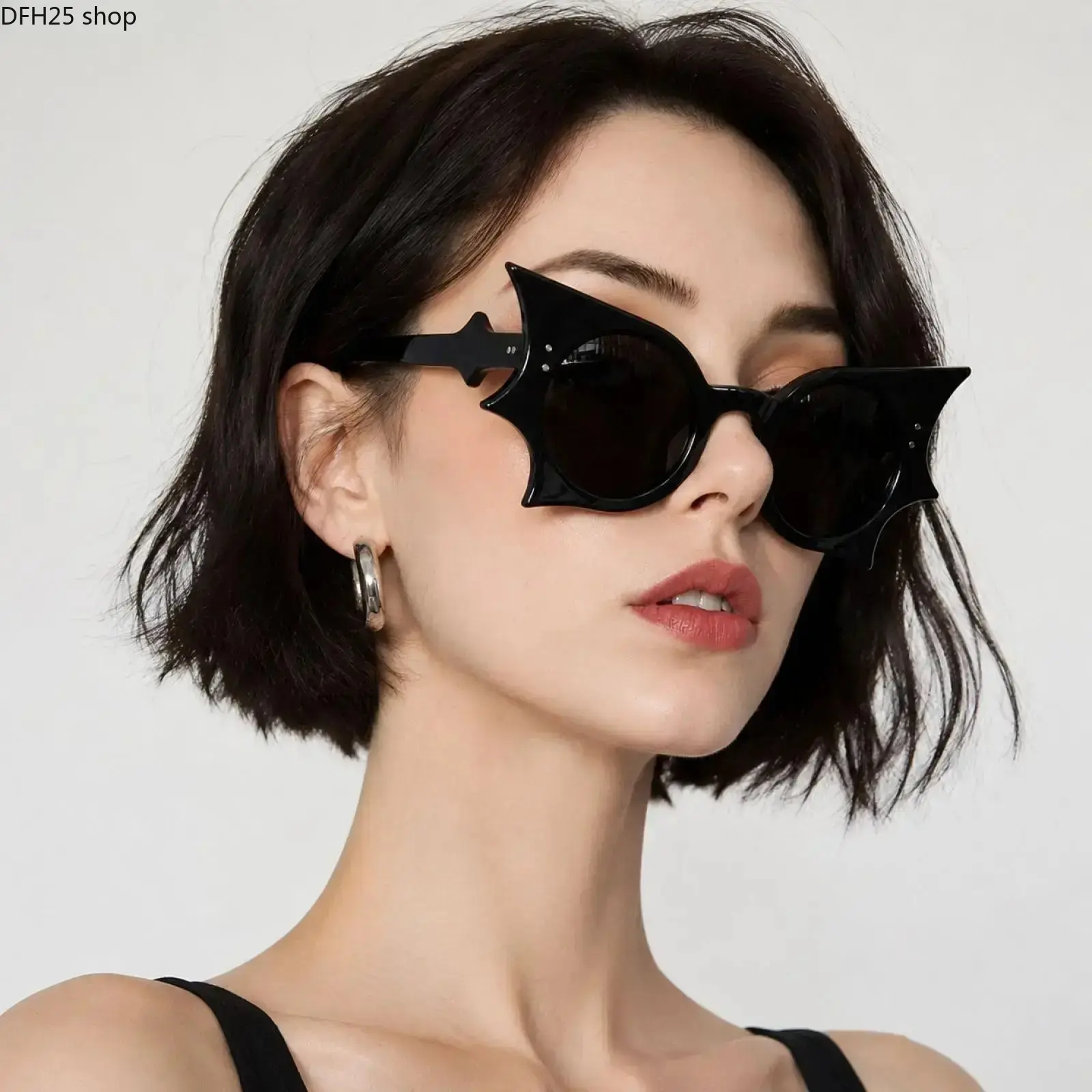Bat Shaped Novelty Sunglasses With Gothic Inspired Design And Lightweight Frame, Unique Fashion Eyewear Accessory for Halloween Party And Street Style Looks