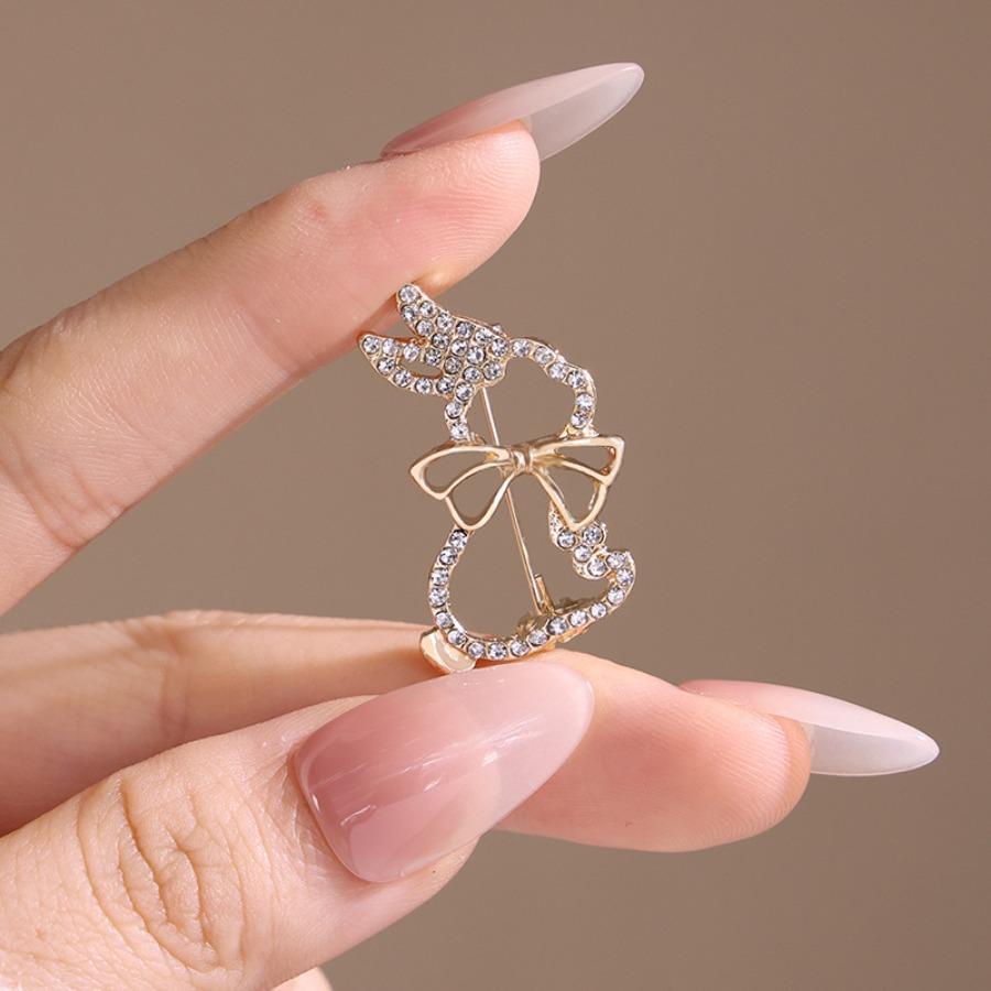 3 cute bunny brooches, temperament jacket, high-end sense, niche design sense, brooch suit, fixed anti-light pin, Easter carnival, New Year's gift accessories to wear