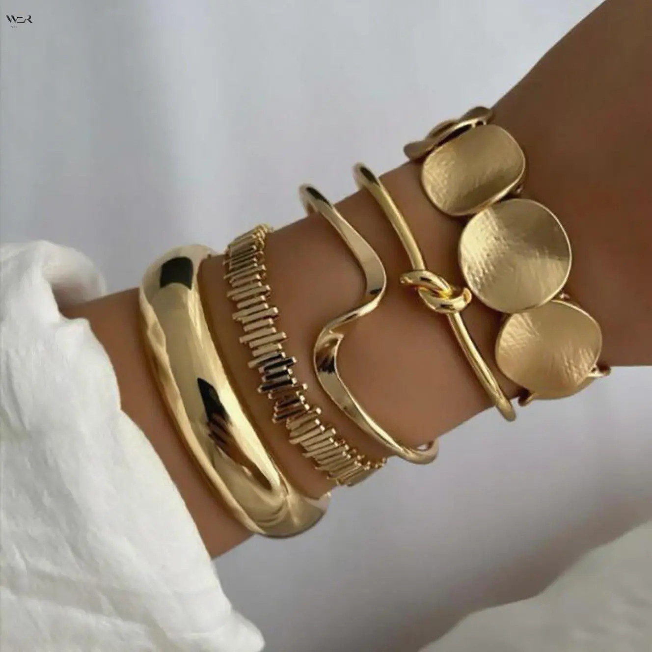 Women's 5-Piece Bangle Bracelet Set, Stackable Iron Bangles in Wavy, Knot & Hammered Styles, Lightweight Gold Tone Jewelry for Casual Date Nights, 16cm-24cm