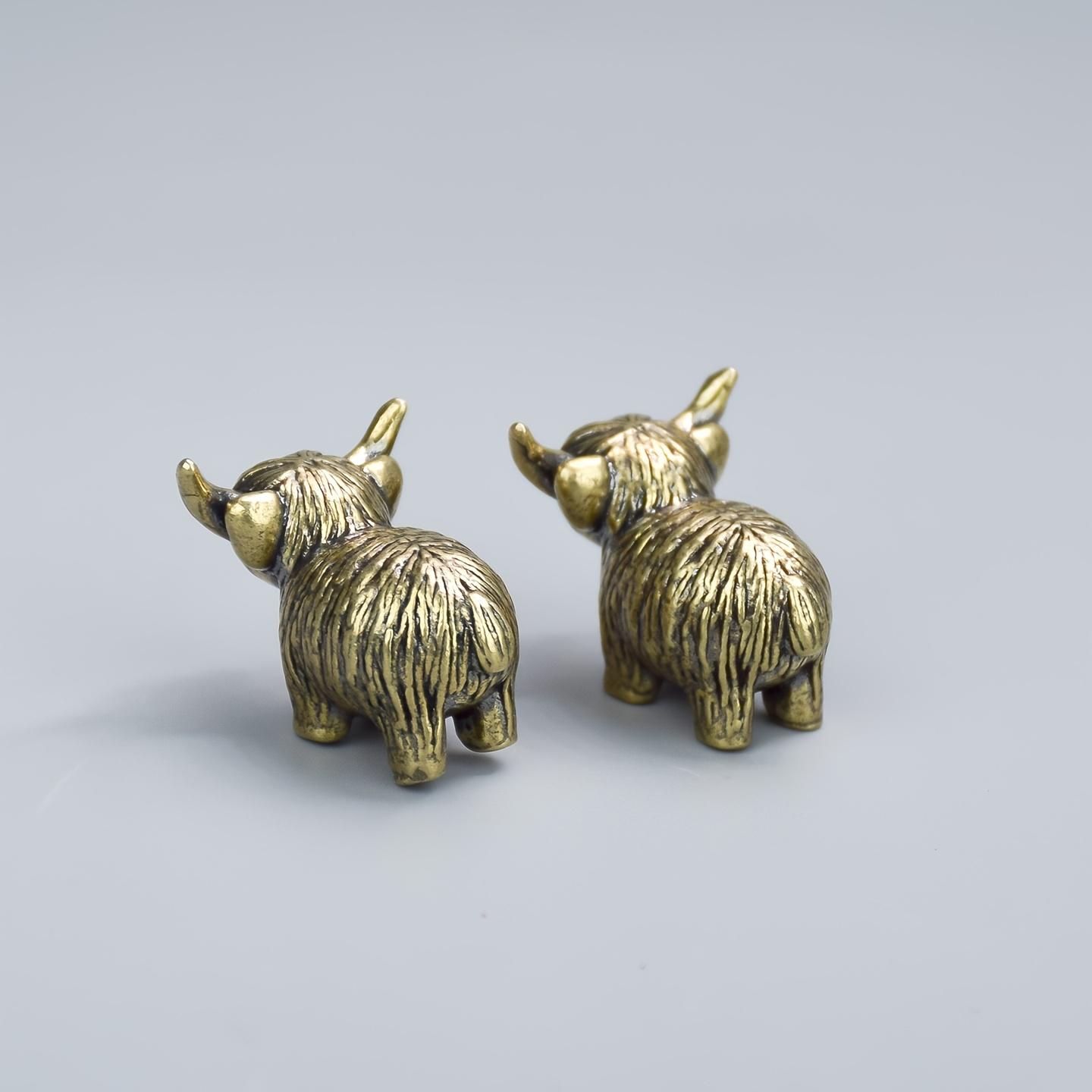 Retro Brass Mini Bull Statue | Solid Brass Material — A Decorative Mini Ornament Suitable for Tea Tables and Various Room Settings (No Electricity Required)