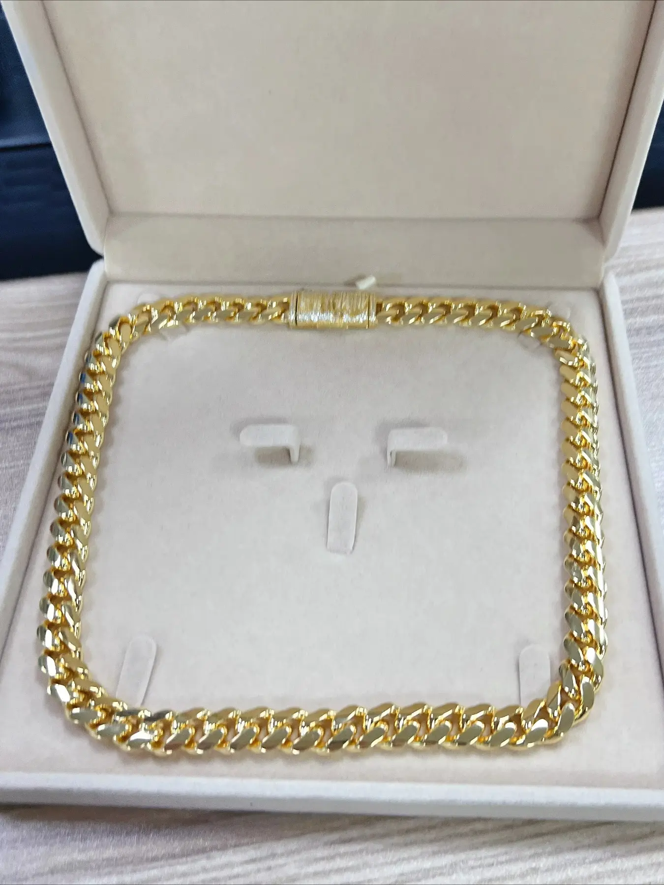 18Mm VVS ice crystal inlaid Cuban chain necklace hip hop jewelry solid color Miami Cuban chain necklace, solid filling material thick and heavy, original classic hip hop design, exquisite gift box packaging, Thanksgiving Halloween gift