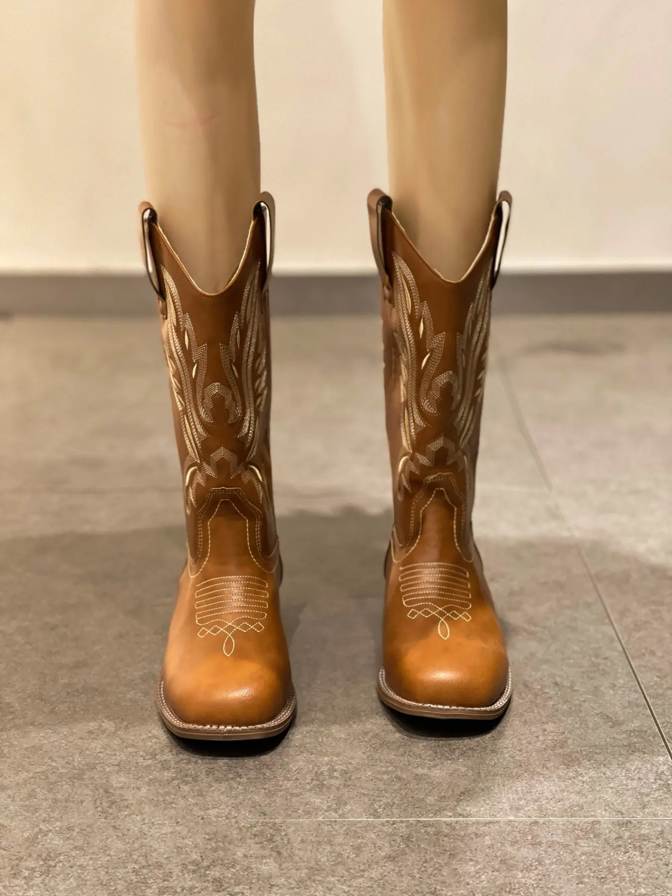 Autumn Winter Retro American Embroidered Western Boots for Women, V-Shape Round Toe Thick Low Heel, Versatile Vintage Jeans Mid-Calf Boots