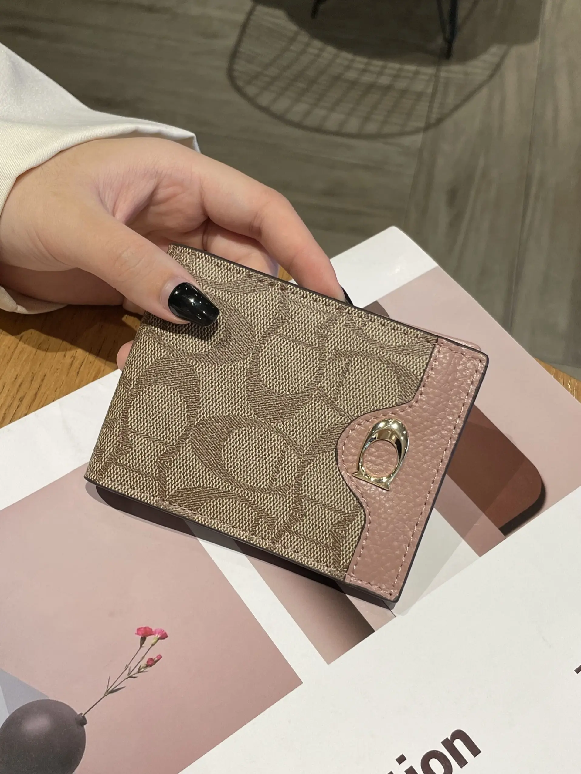 Fashionable Women's Wallet, New High-End Two-In-One Short Design, Unique Credit Card Case, Elegant and Refined, Premium Style