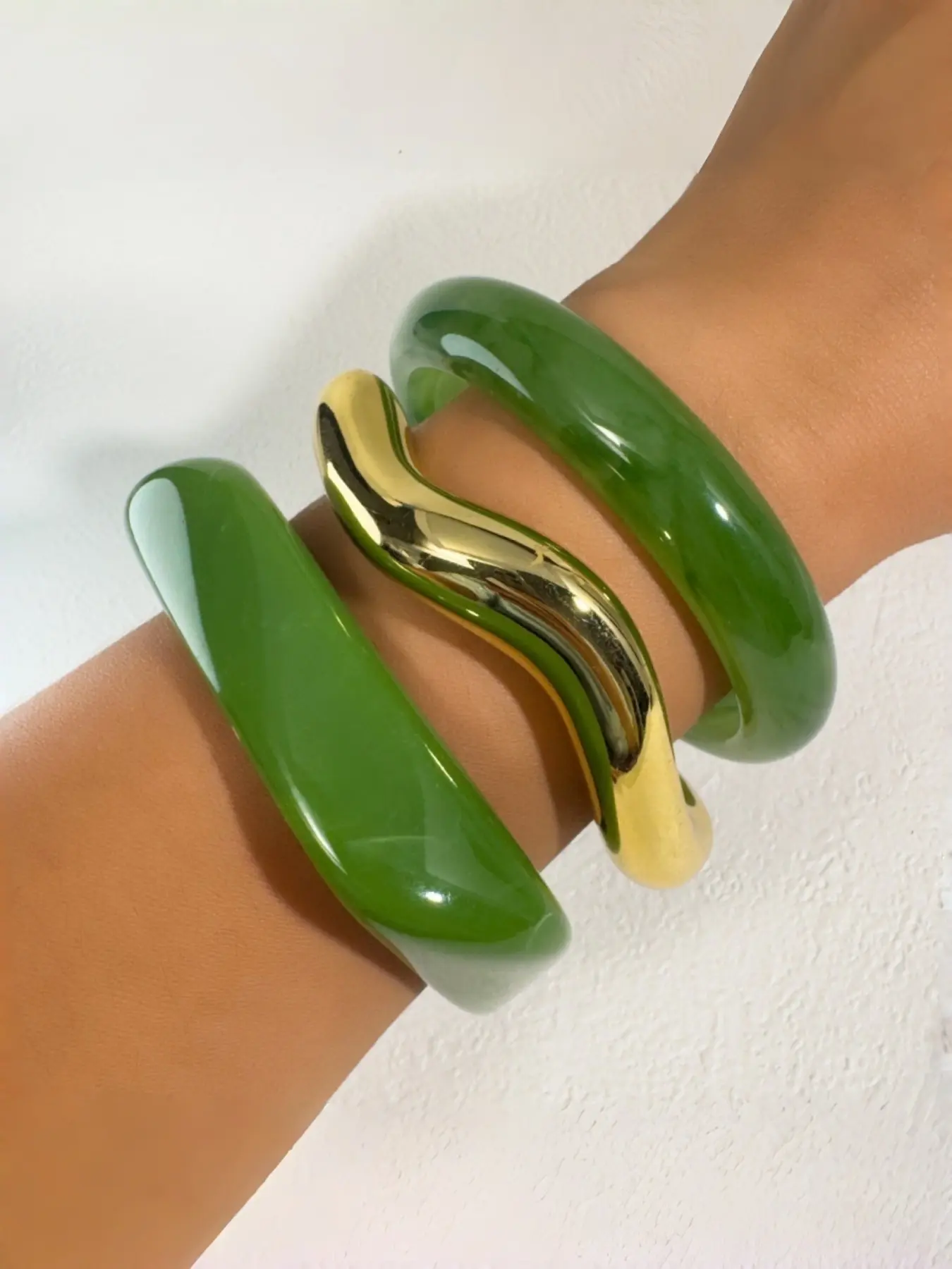 3-Piece Chunky Bangle Bracelet Set for Women, Colorful Wide Stackable Bracelets with Gold Tone Sculptural Cuff, Statement Jewelry