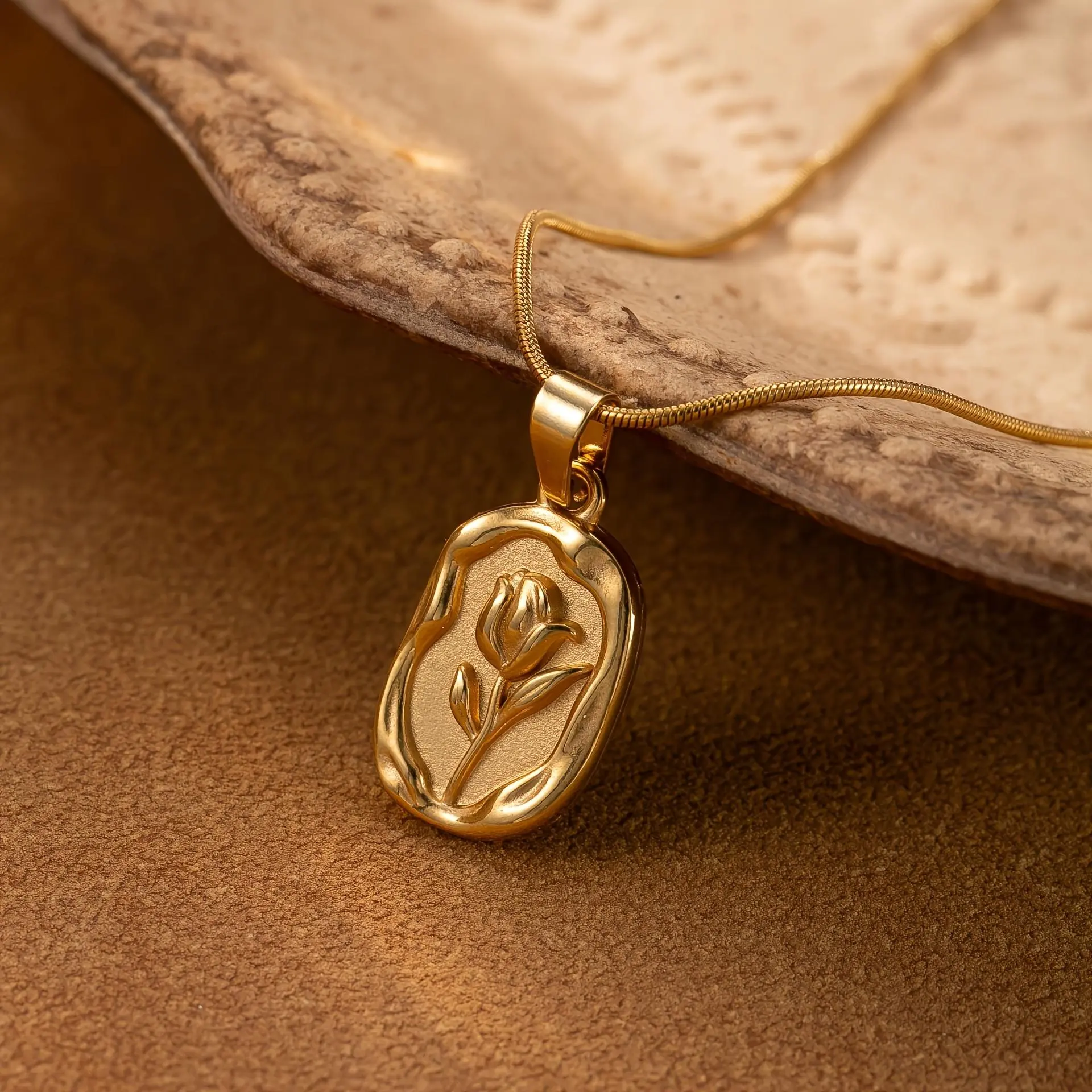 [Elegant Tulip Necklace] Elegant 18K Gold-plated Stainless Steel Tulip Pendant Necklace | Floral Jewelry Gift, Durable & Versatile for Daily Wear & Special Occasions - High-quality Design, 1pc