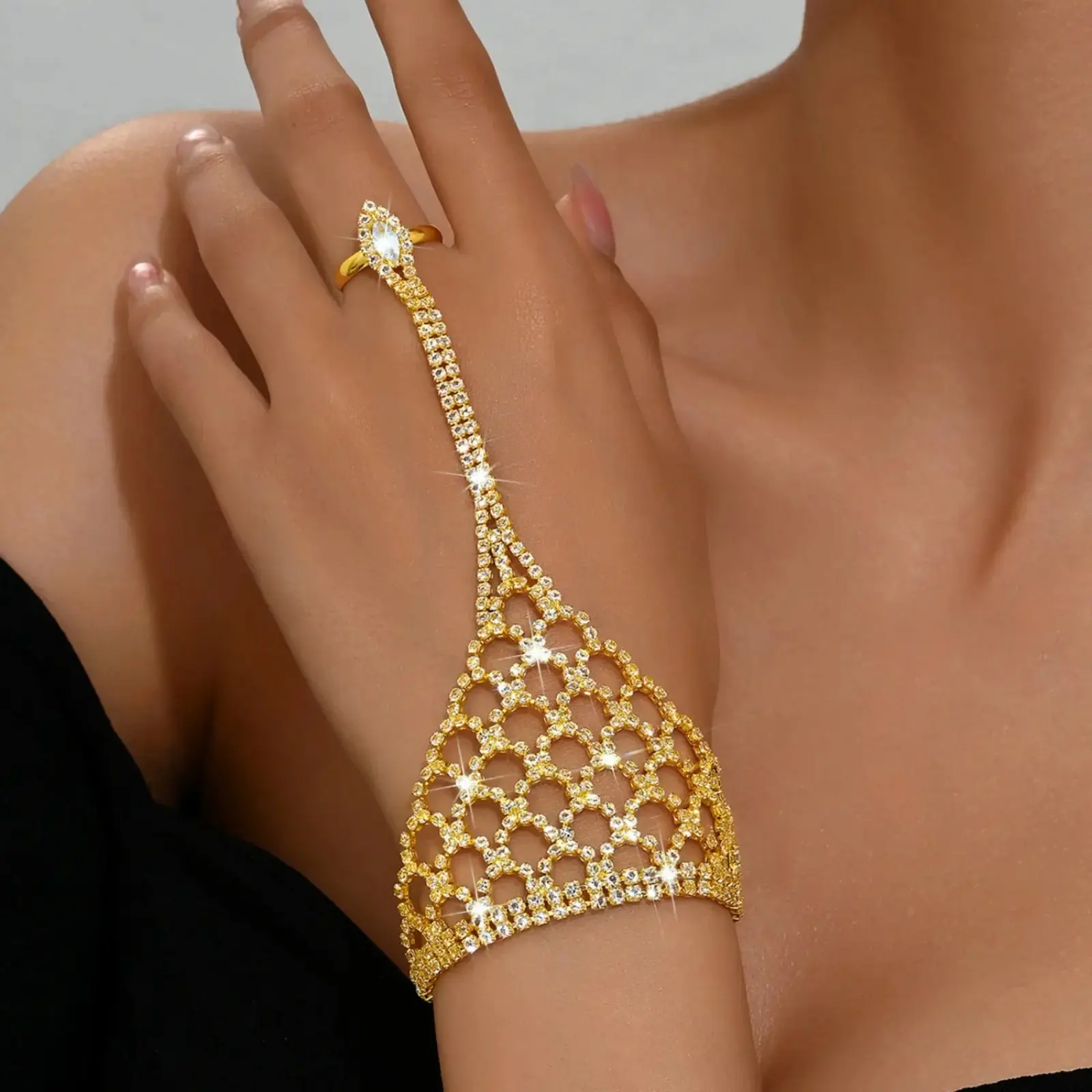 Chic Geometric Grid Pattern Wristband Bracelet for Women, Elegant Rhinestone Chain Armband, Modern Fashion Wrist Jewelry, Stylish Accessory for Sports, Outdoor Activities and Daily Outfit Matching tiktokshopbacktoschool