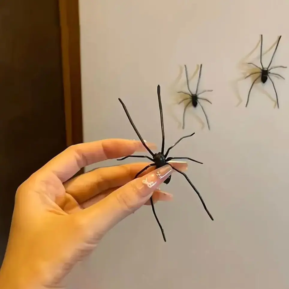 2pcs 3D Spider Refrigerator Magnets, Realistic Spider Design Halloween Home Decor, Cute Removable Magnet Stickers for Fridge, Garage, Car