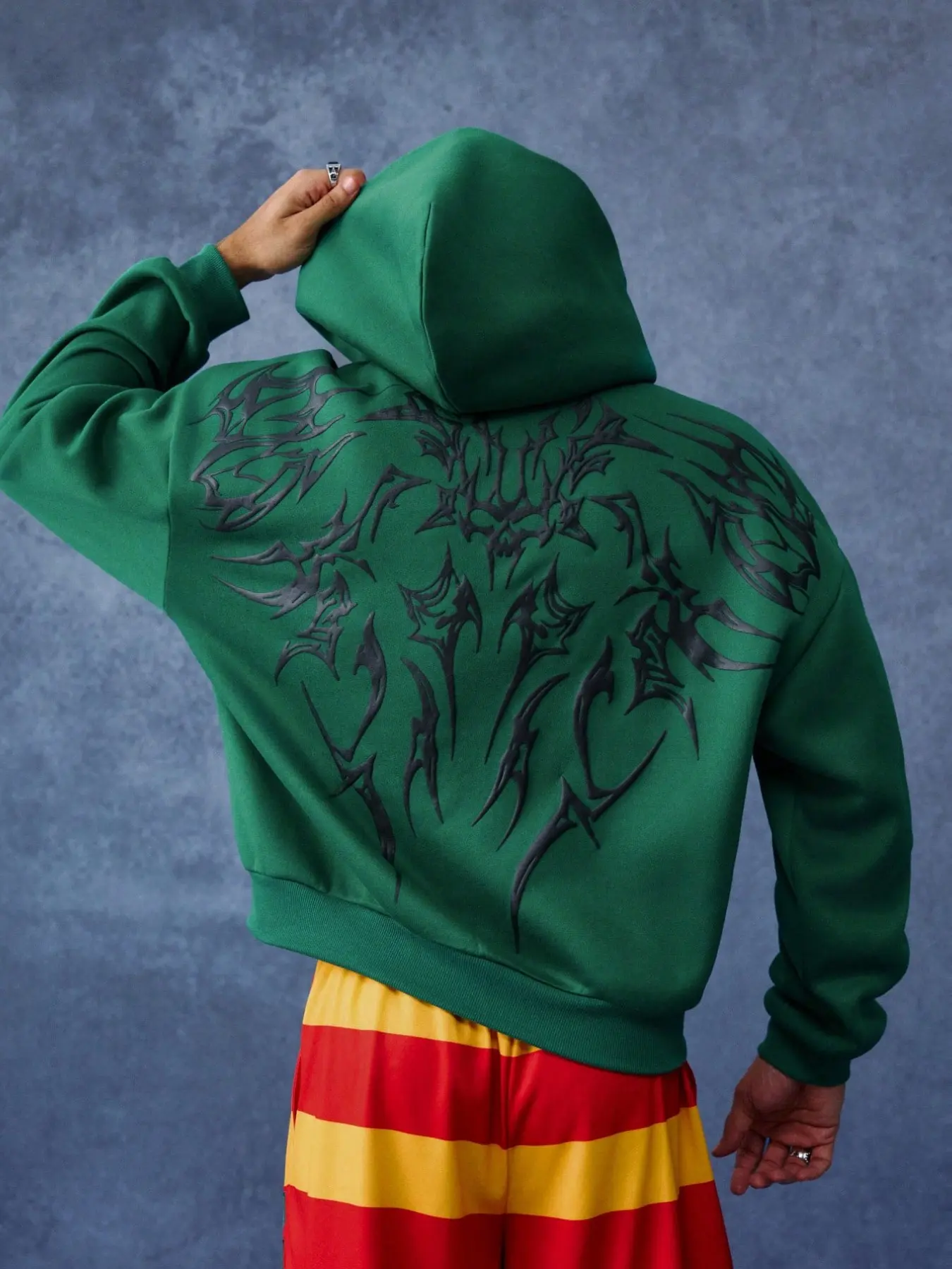 Men’s Y2K Forest Green Oversized Hoodie – Heavyweight 3D Embossed Tribal Gothic Graphic Pullover Sweatshirt for Fall Urban Fashion Streetwear & Daily Outfits