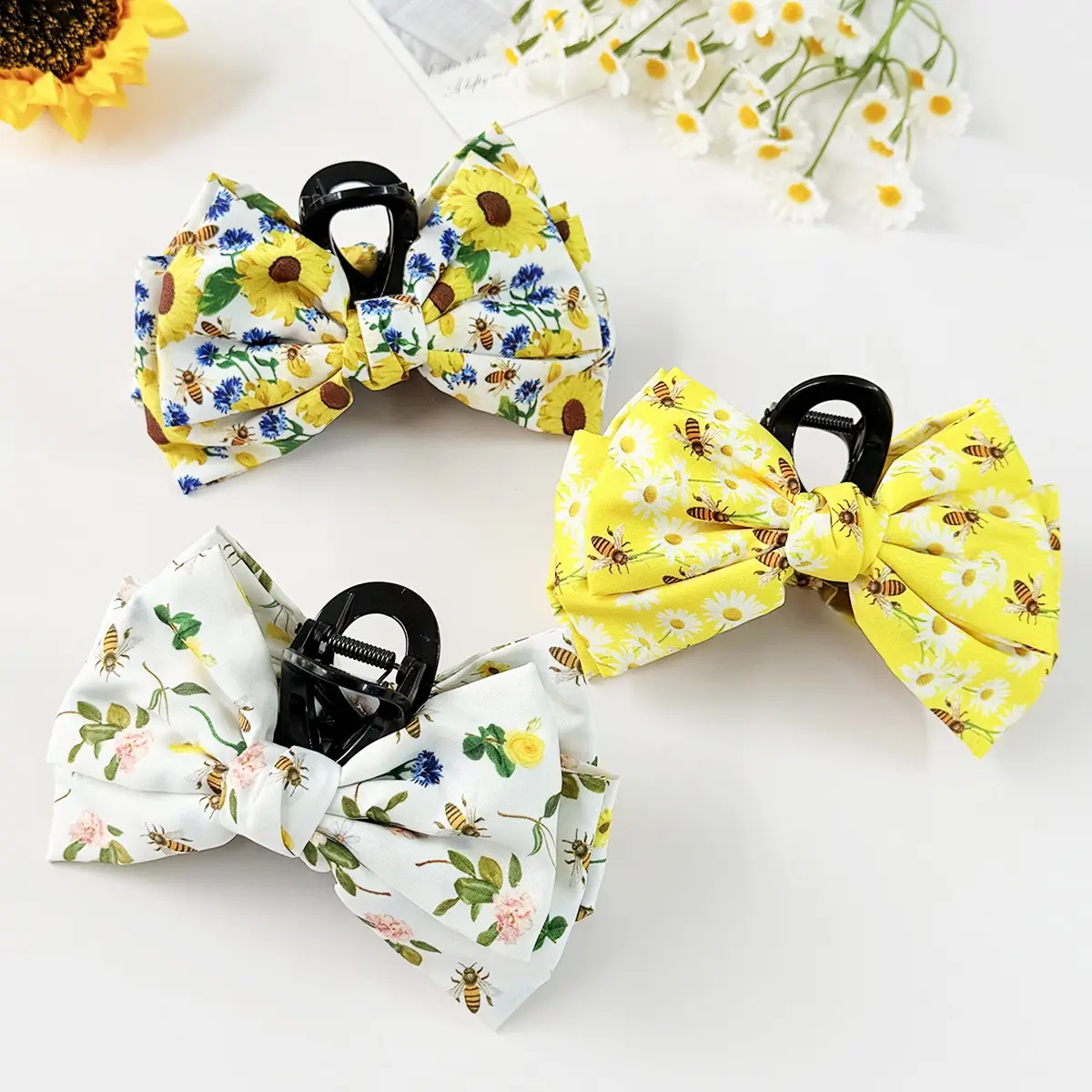 Bee and Sunflower Hair Claw Clip for Women, Elegant Floral Jaw Clip, Strong Hold Hair Accessory for Thick and Thin Hair, Cute Cottagecore Style for Daily Wear, Vacation and Spring Outfits