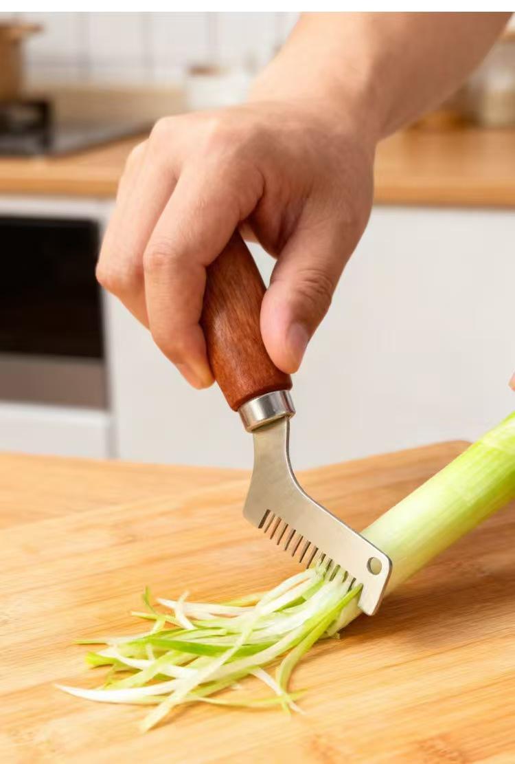 A Stainless Steel Chopper for Cutting Scallions, an Efficient And Uniform Tool for The Kitchen, Perfect for Manually Chopping Scallions And Garlic, a Practical Little Gadget for Home And Restaurant Meal Prep