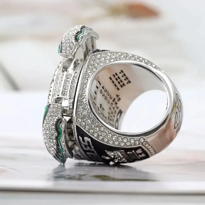 Eagle Shape Ring Pendant, High-Quality Design, Perfect Gift for Birthdays, Holidays, Sports Enthusiasts, Elegant Desktop Decor