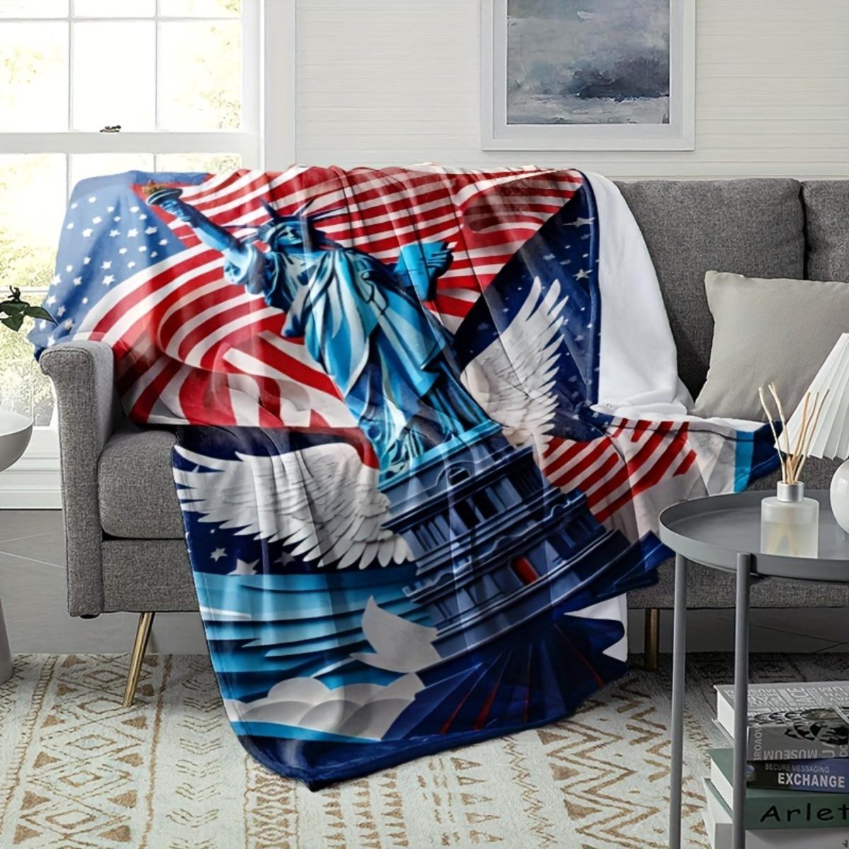 1pc Statue of Liberty Flannel Blanket - Vintage Patriotic Design with American Flag & Stars, All-Season Soft Warmth for Home, Camping, Travel - Multi-Use Sofa Throw, Nap Blanket, Gift for Family & Friends