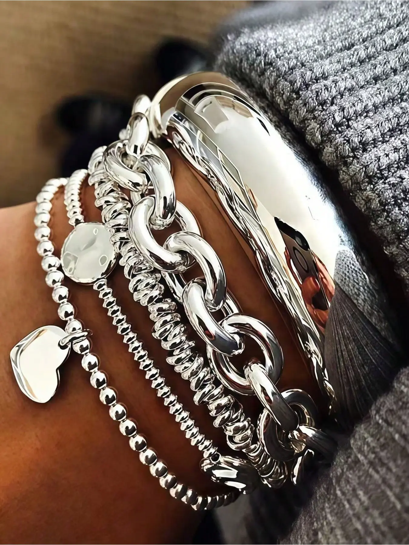 5pcs/Set Thick Silver Multi-Layer Bracelet Set, Cool Fashion Chain Design With Beaded Heart Detail And Smooth Open Bangle, Women's Fashion Accessory Gift