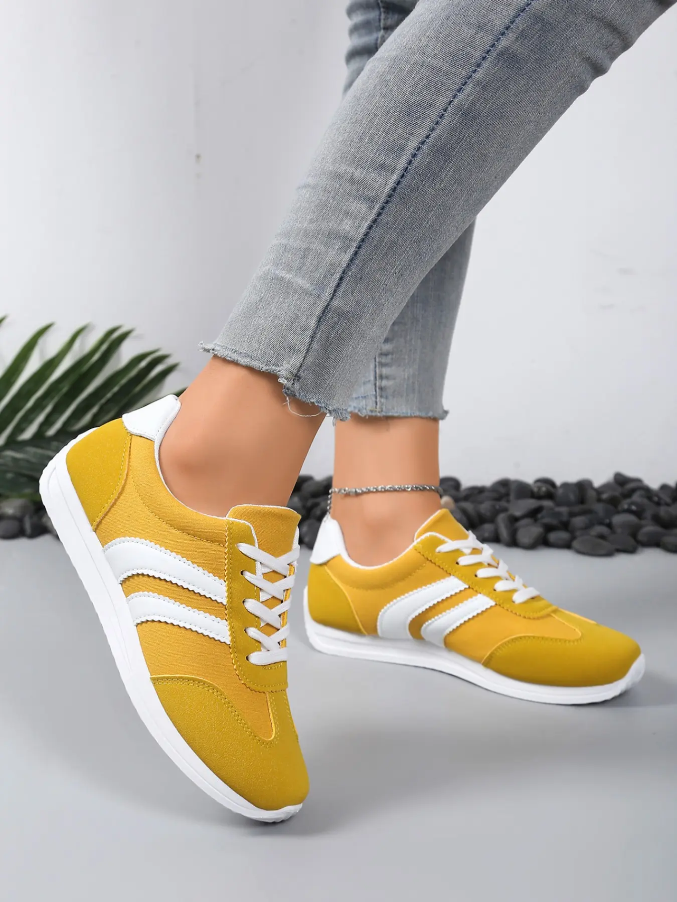 Women's Classic Outdoor Sports Shoes, Comfortable Low Top Casual Shoes, Lace-Up Round Toe, Perfect for Everyday Wear, Striped Sport Shoes