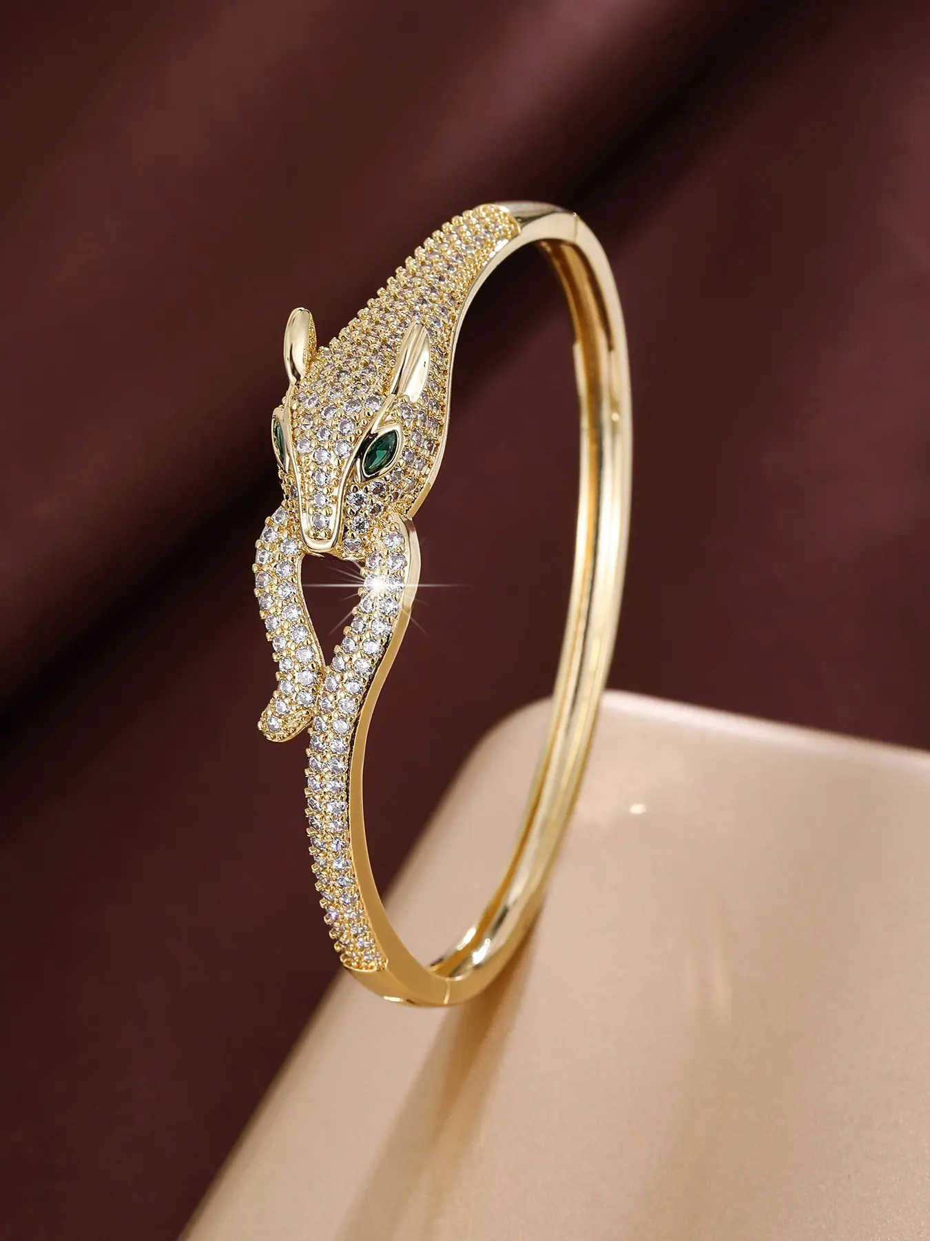 A creative animal-shaped snake design bracelet set with artificial zirconia for ladies