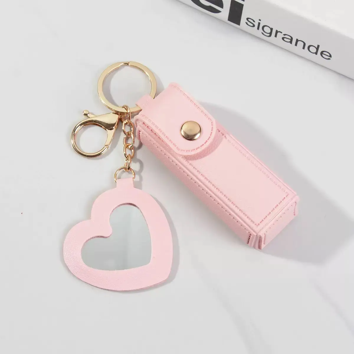 Cute PU Leather Lip Balm Keychain with Heart Mirror, Portable Lipstick Case Pendant, College Style Small Lip Gloss Keychain, Gift for Girls and Women