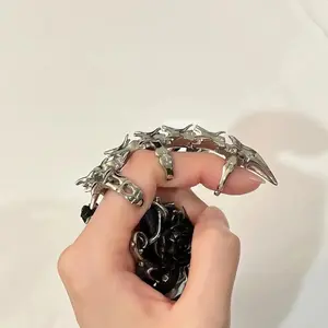 Cyberpunk Spinal Bone Ring Unisex Mechanical Spikes Movable Joint Metal Gothic Sharp Claw Finger Ring Jewelry Accessories Gifts