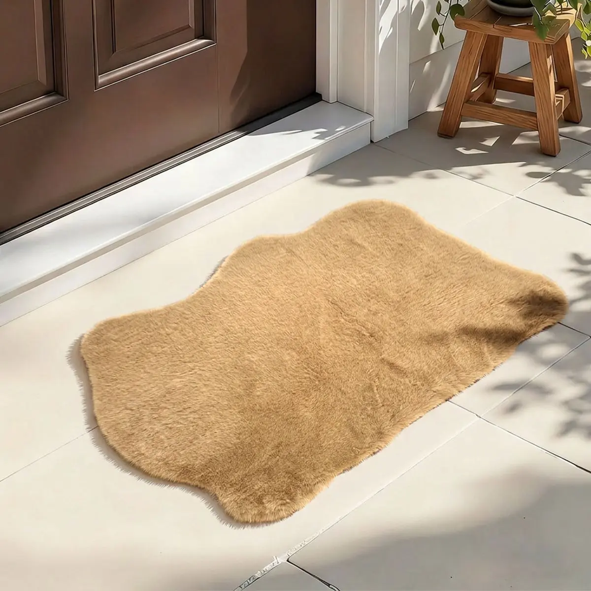 1pc Khaki Faux Fur Curled Cat Shaped Entryway Doormat, Durable Non-Slip Front Door Mat for Hallway, Easy Clean Short Plush Rug for Bedroom Bathroom Living Room Kitchen Patio, Cute Pet Style Home Accent Floor Mat, Welcome Doormat