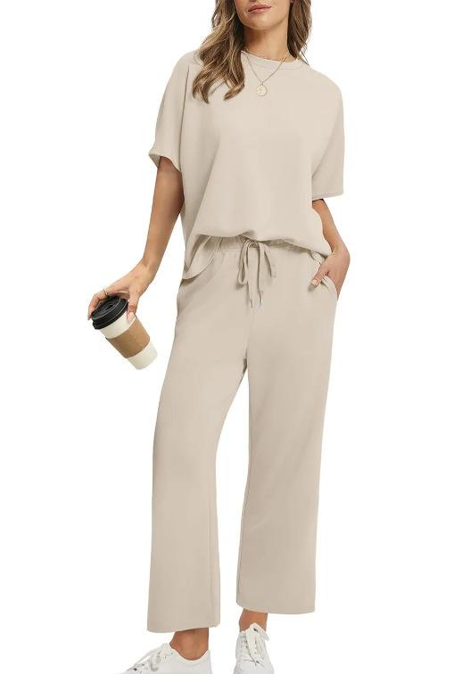 Women's Two-Piece Summer Outfit: Oversized Wide-Leg Cropped Pants Casual Set with Round Neck for Beach Vacation
