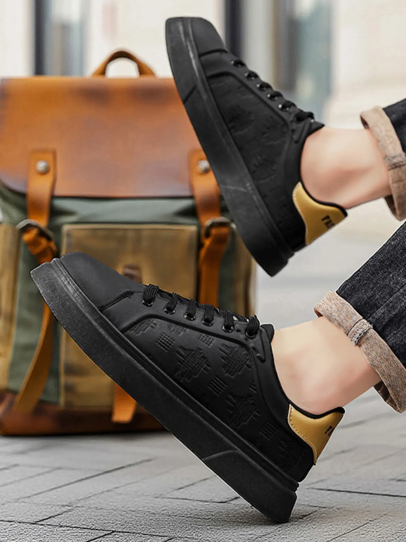 2026 New Men's Embossed Plaid Platform Skate Shoes, Solid Color Cushioned Thick Sole Non-Slip Lightweight Casual Sneakers, Suitable for Daily Office Commute, School and Street Wear