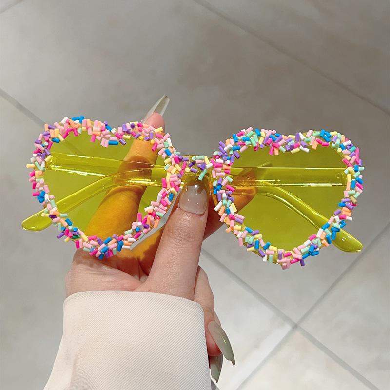 Y2K Retro Heart-Shaped Sunglasses for Men & Women Cute Candy Pink Punk Party Glasses Vintage Outdoor Festival Cosplay Fashion Accessory