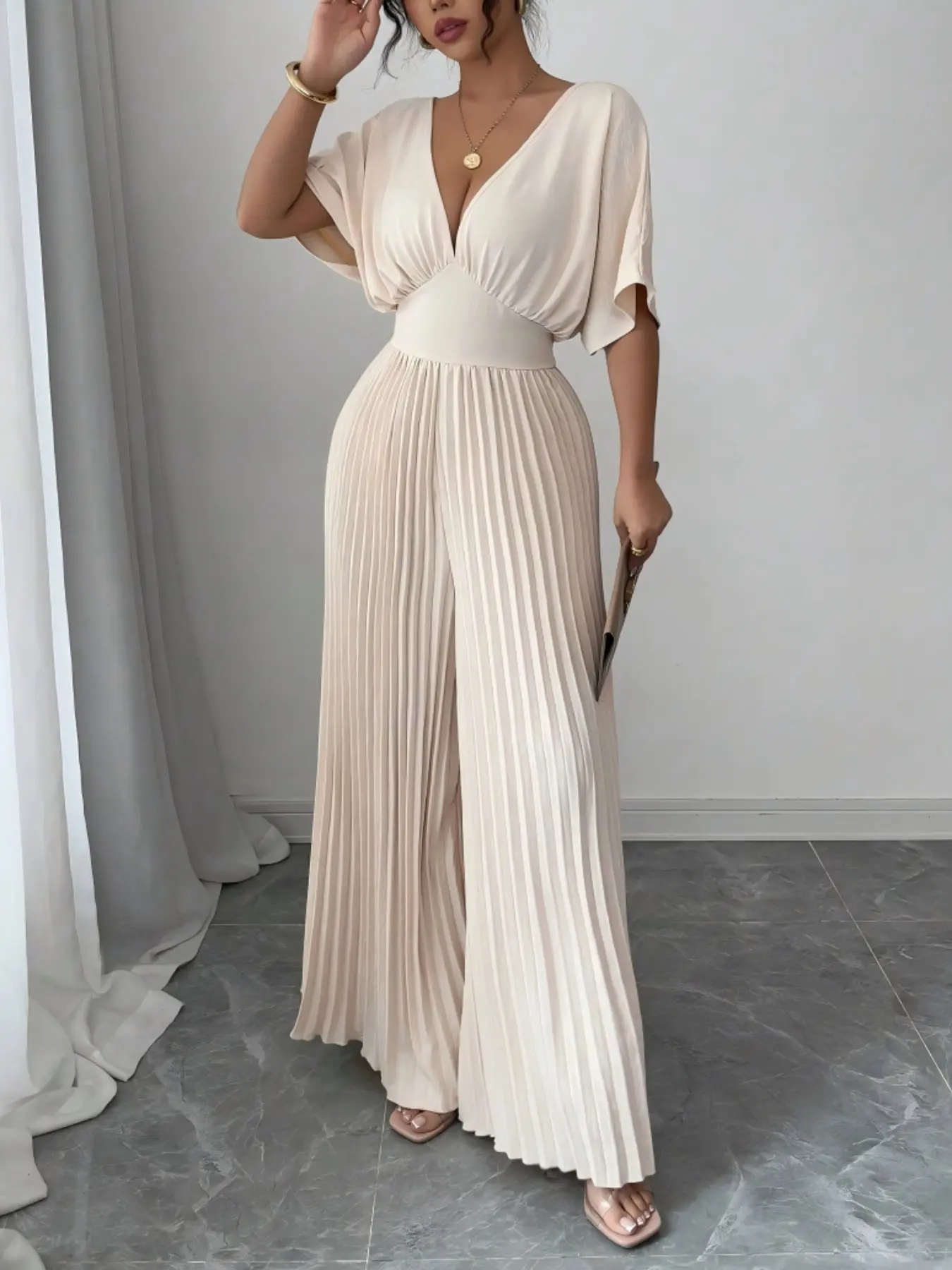 2026 New Women's Solid Deep V Neck Batwing Faded Pleated Elegant Jumpsuit, Stylish Deep V Neck, Flowy Batwing Sleeves, Sophisticated and Modern Design