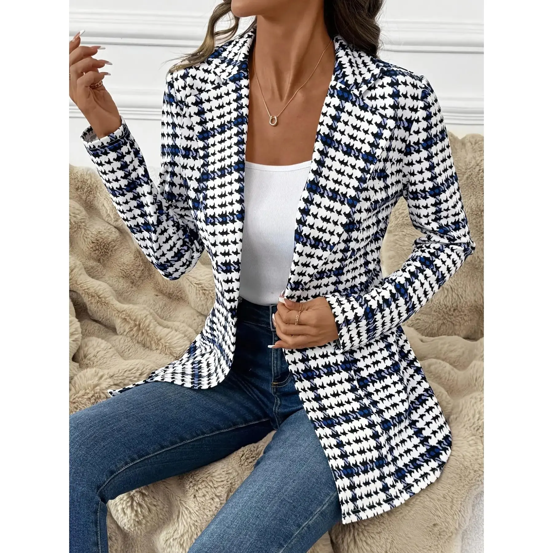 A fashionable blue herringbone long sleeved lapel blazer for women, with classic pattern that looks slim and suitable commuting to work, shopping, outdoor activities, both indoors outdoors, Outerwear, Versatile