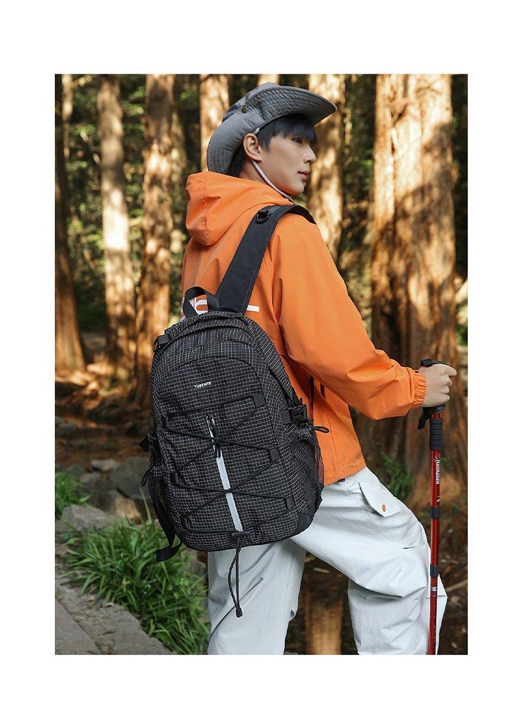 One-size-fits-all backpack made of nylon fabric with letter print and zipper