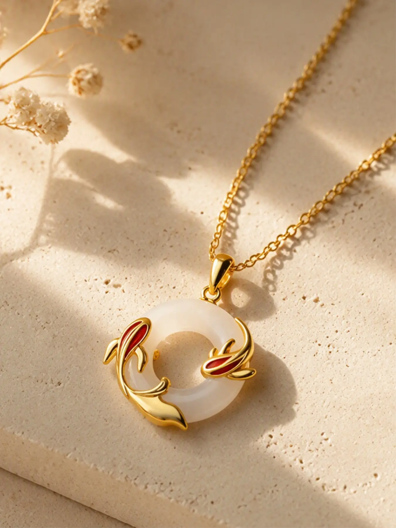 1pc Koi Buckle Clavicle Necklace, Drip Glue Chalcedony Neck Chain, Gift Box Included, Slim easy storage, creative oriental charm, fit daily wear, dates, banquets, gifts for best friends, koi pendant, oriental vintage collarbone jewelry.