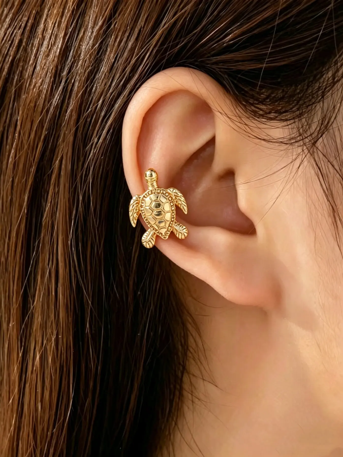 Summer Ocean Style Turtle Ear Cuff, No Piercing Required, Unisex Accessory, Trendy Sea Life Design, Perfect for Casual Wear