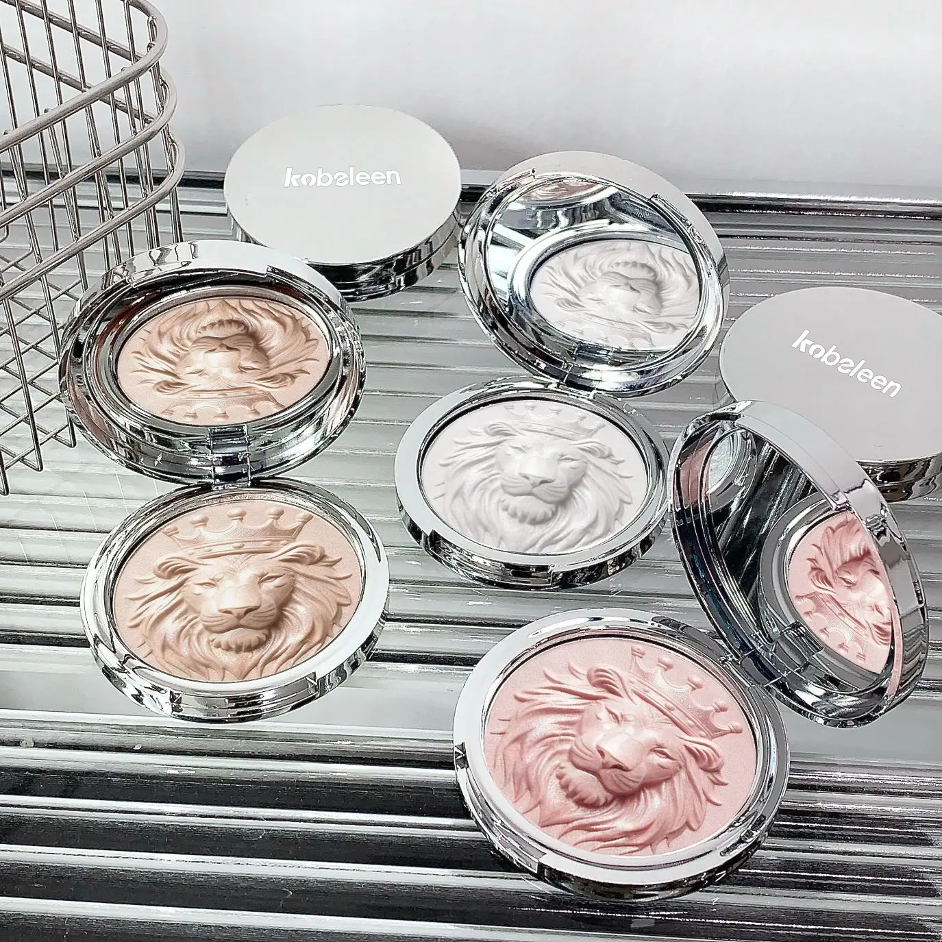 Lion Series Highlighter Powder, Potatoes Flashy Clear Fine Atmosphere Pearl Gloss, High-Quality Flawless Highlighting Disk, Perfect for Makeup Enthusiasts