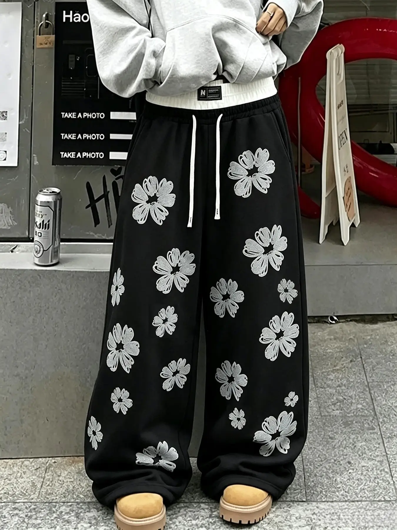 Vintage Floral Pattern Wide Leg Sweatpants, Elastic Waist Drawstring Loose Fit Streetwear, Casual Sports Pants for All Seasons