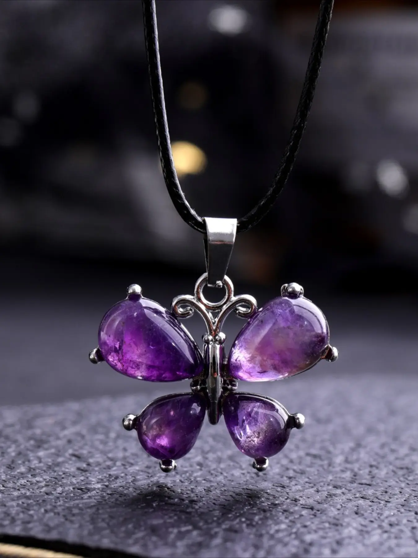 1 piece Natural Crystal Butterfly Pendant Necklace, Healing Crystal Chakra Balancing Quartz Jewelry for Women with Matching Chain, Ideal as Christmas, Birthday and All Kinds of Holiday Gifts, Crystal Pendants