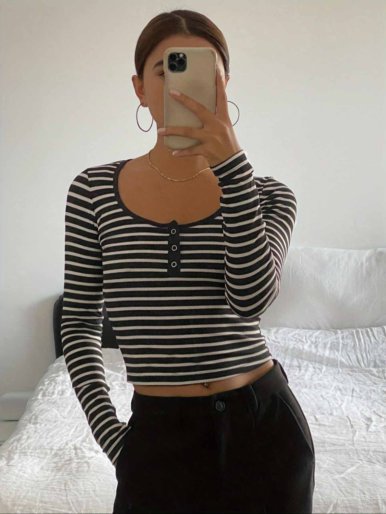 Women's Striped Print Button Front Scoop Neck Crop Tee, Casual Long Sleeve T-shirt for Spring & Fall, Women's Top for Daily Wear, Black And White