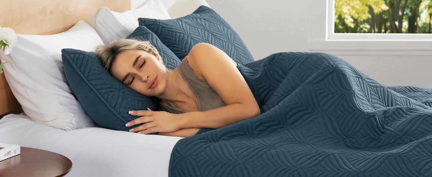 Soft Full Queen Bedding Set, Lightweight Grey Bedspreads Queen Size with Pattern, Reversible 3-Piece Coverlet with 2 Pillow Shames for All