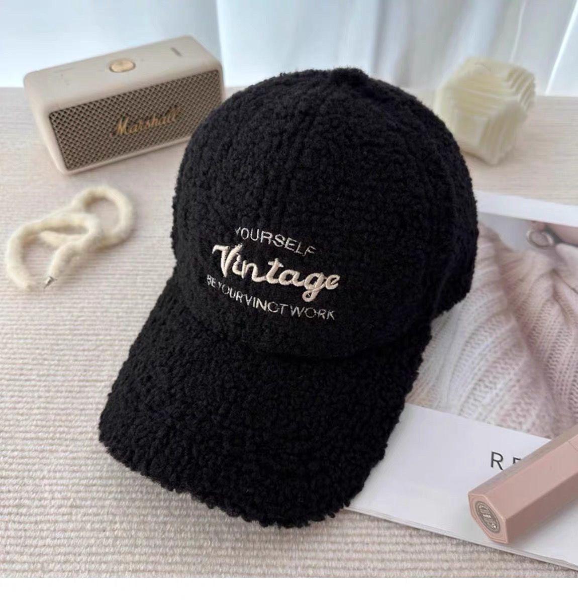Women's Lamb Wool Baseball Cap 2025 New Autumn Winter Fashionable Warm Thickened Duckbill Cap that Makes the Face Look Smaller Plush Hat