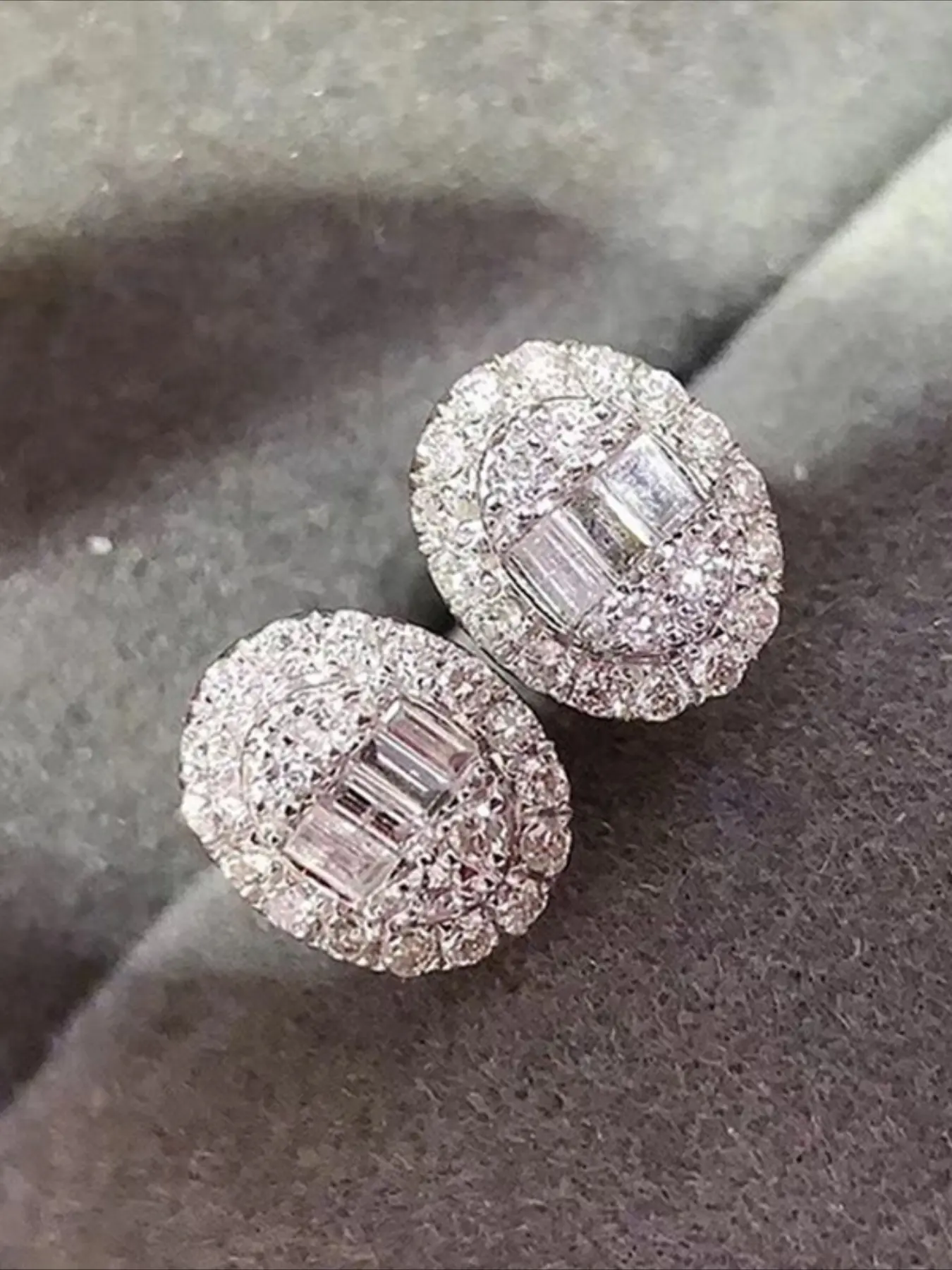 1 pair of fashionable and versatile cubic zirconia small oval earrings